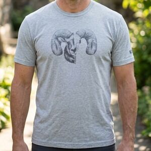 KUIU Mens Graphic T-Shirt Heather Grey Ram Skull Short Sleeve Outdoor Tee L